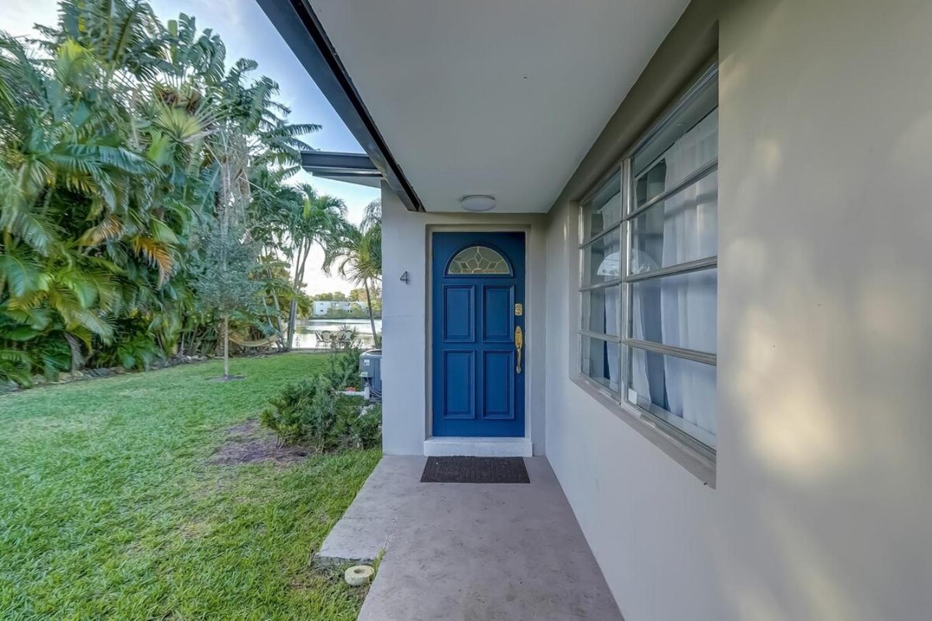 Waterfront Private Patio Pool Apartment *