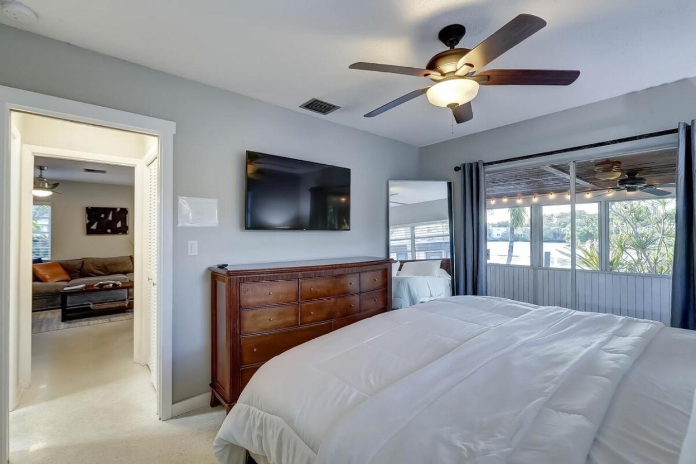 Waterfront Private Patio Pool Apartment Fort Lauderdale