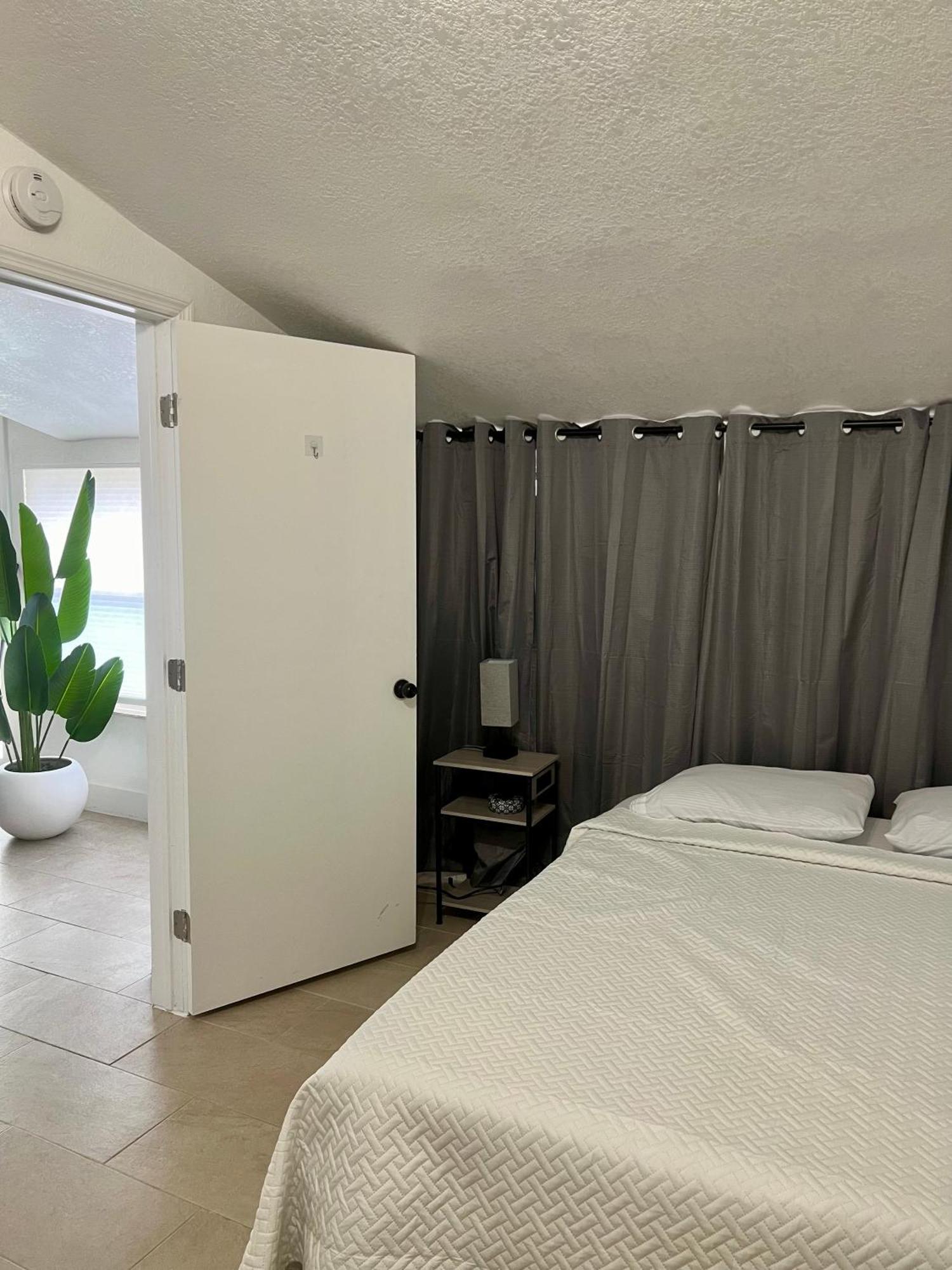 Lauderdale House * Fort Lauderdale