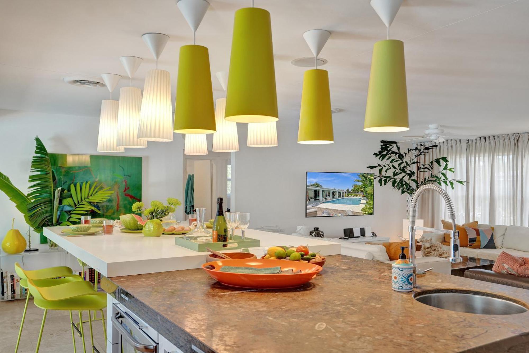 New! Waterfront Heated Pool, Fishing Pier, Designer Touches, 2mi To * Fort Lauderdale