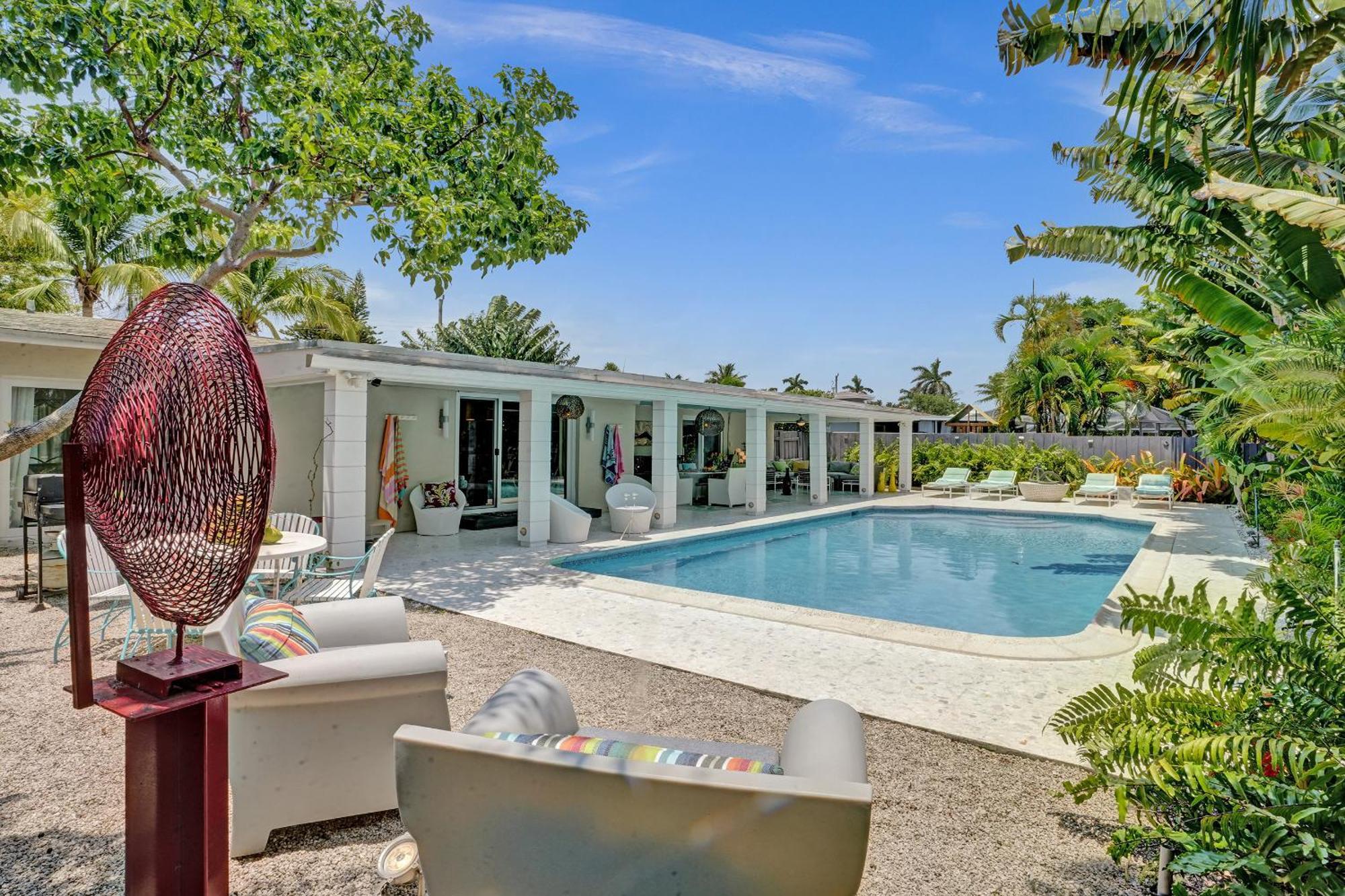 Holiday home New! Waterfront Heated Pool, Fishing Pier, Designer Touches, 2mi To Fort Lauderdale