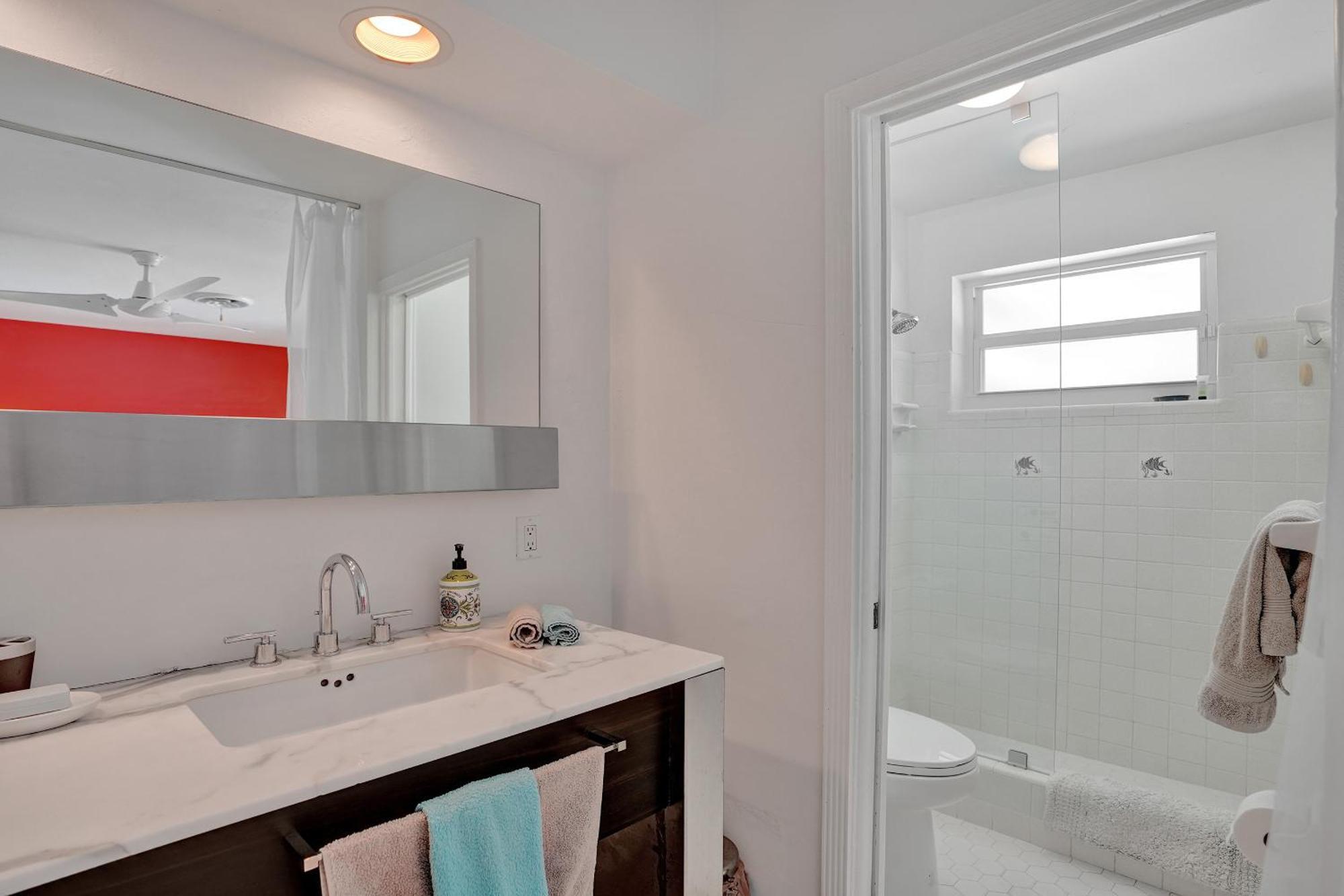 New! Waterfront Heated Pool, Fishing Pier, Designer Touches, 2mi To