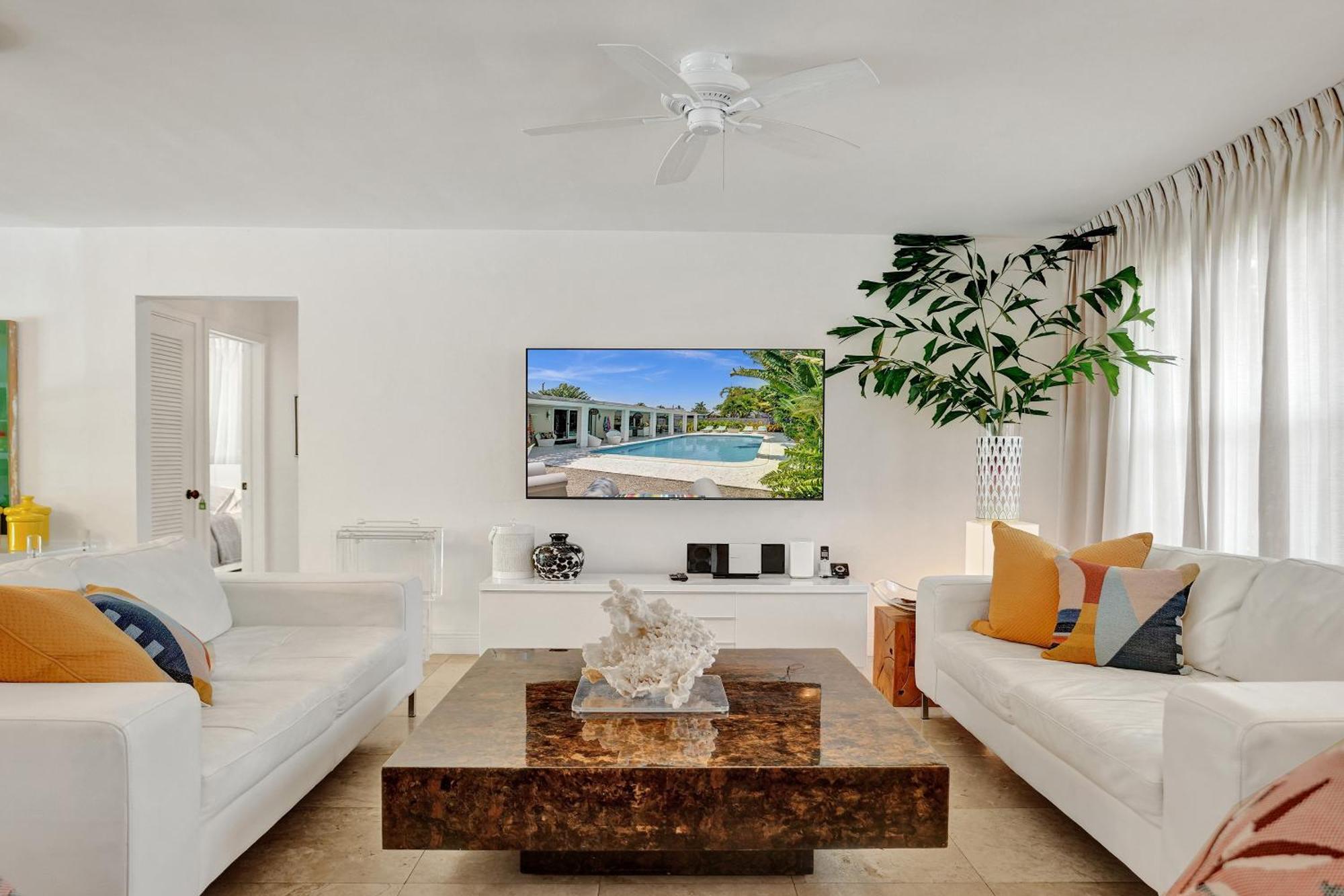 Holiday home New! Waterfront Heated Pool, Fishing Pier, Designer Touches, 2mi To Fort Lauderdale