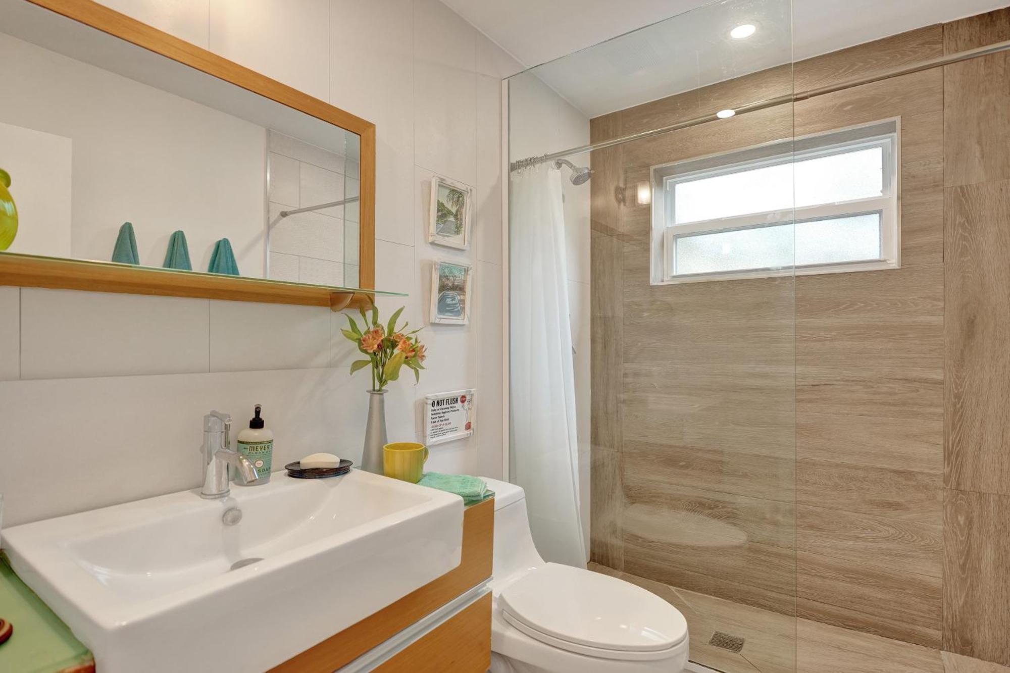 New! Waterfront Heated Pool, Fishing Pier, Designer Touches, 2mi To Fort Lauderdale