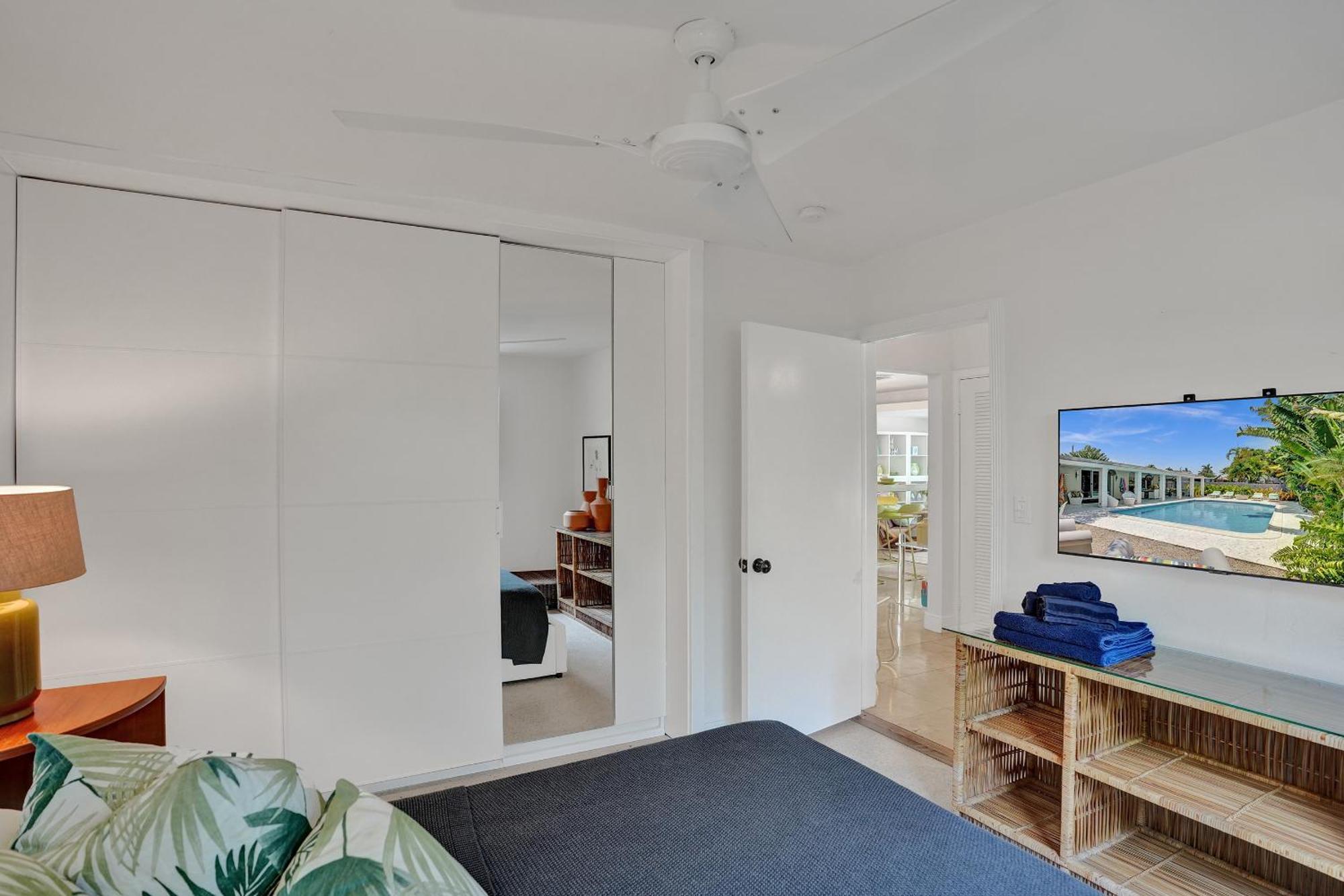 New! Waterfront Heated Pool, Fishing Pier, Designer Touches, 2mi To * Fort Lauderdale
