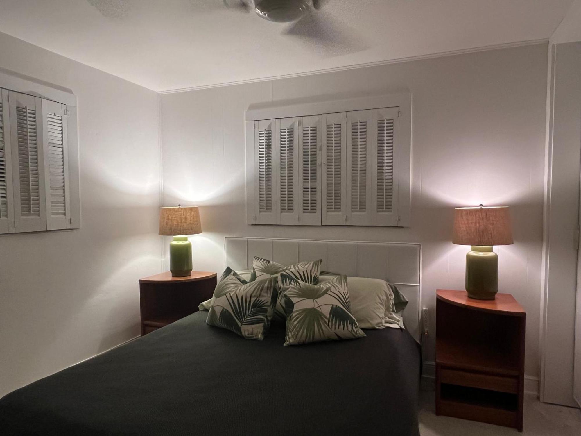 Holiday home New! Waterfront Heated Pool, Fishing Pier, Designer Touches, 2mi To