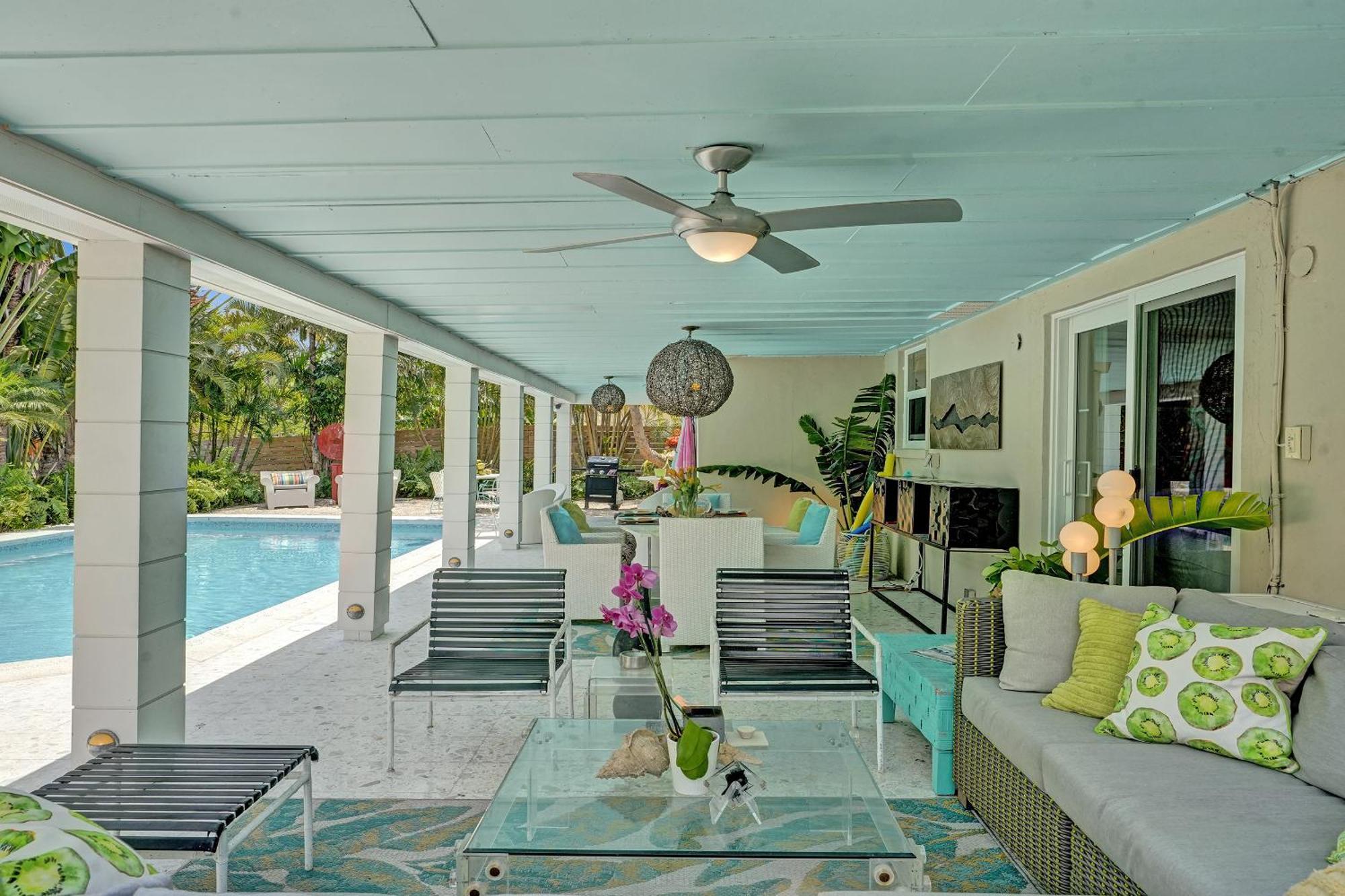 New! Waterfront Heated Pool, Fishing Pier, Designer Touches, 2mi To Holiday home Fort Lauderdale