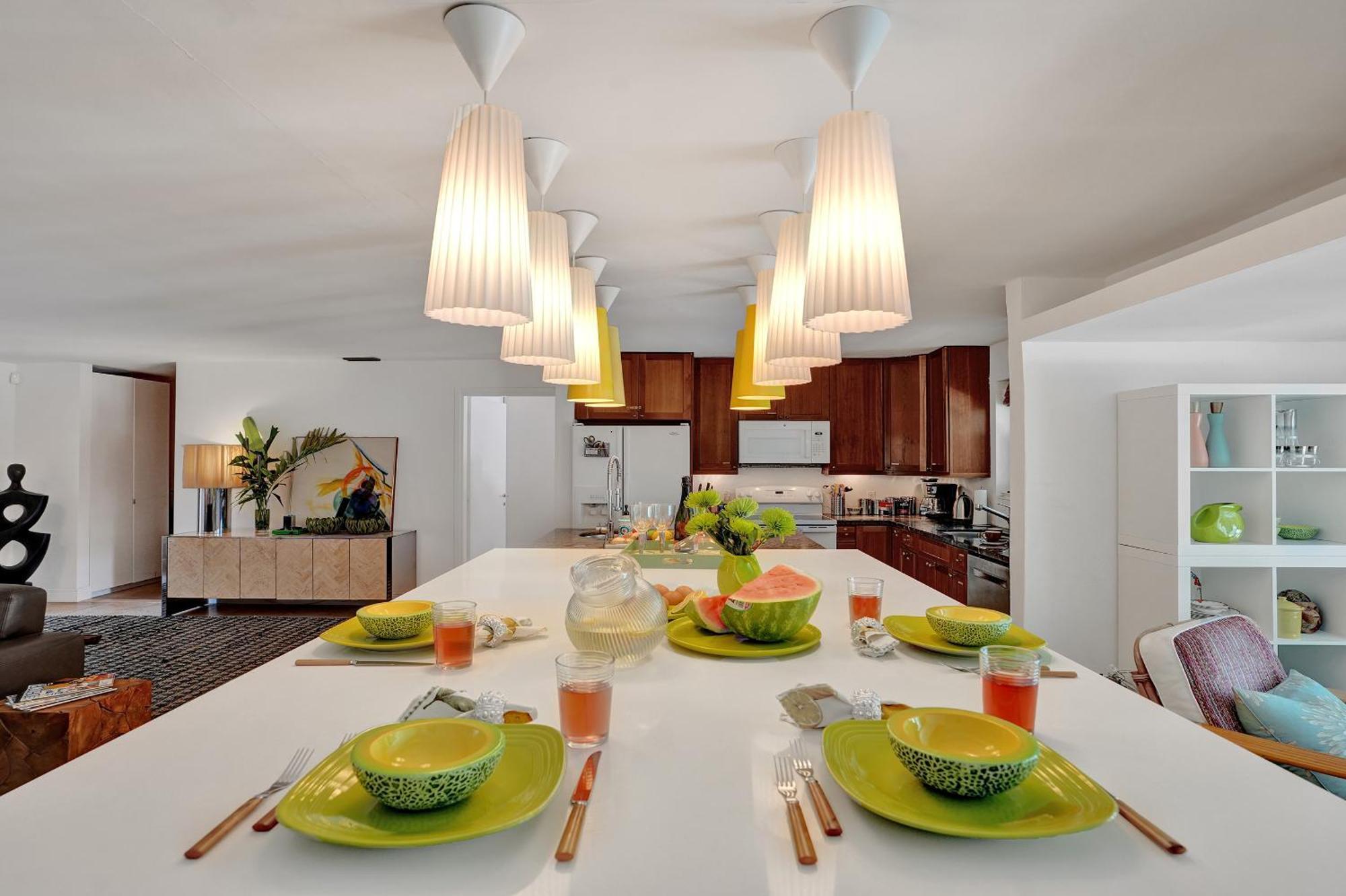 Holiday home New! Waterfront Heated Pool, Fishing Pier, Designer Touches, 2mi To Fort Lauderdale