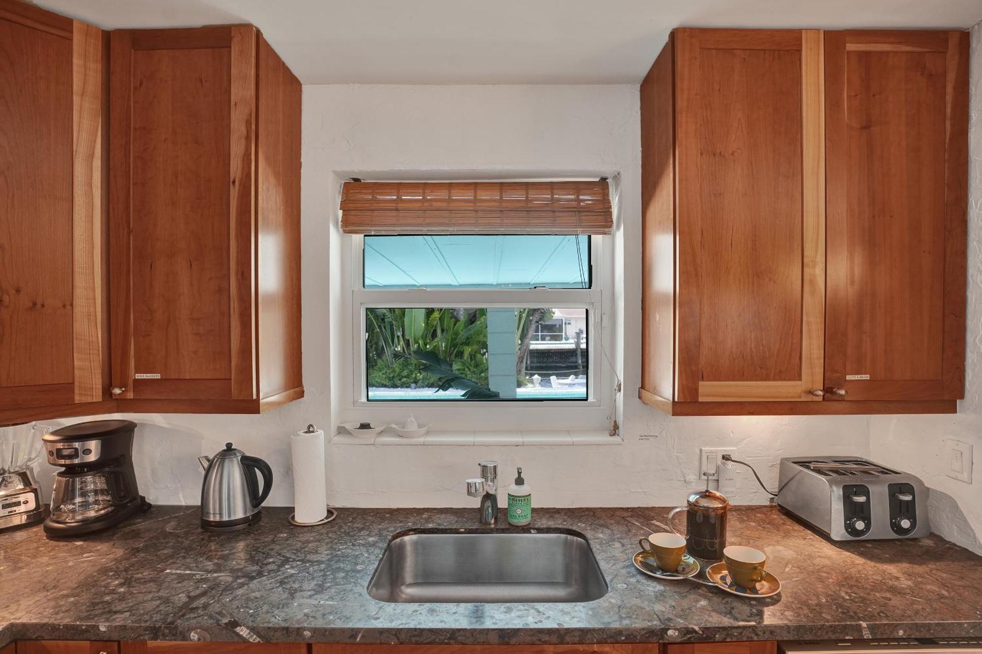 New! Waterfront Heated Pool, Fishing Pier, Designer Touches, 2mi To