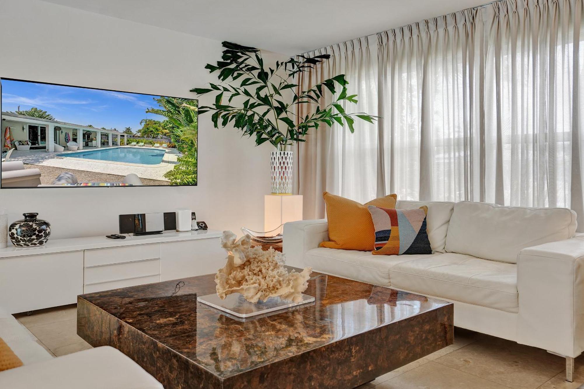 New! Waterfront Heated Pool, Fishing Pier, Designer Touches, 2mi To Holiday home *