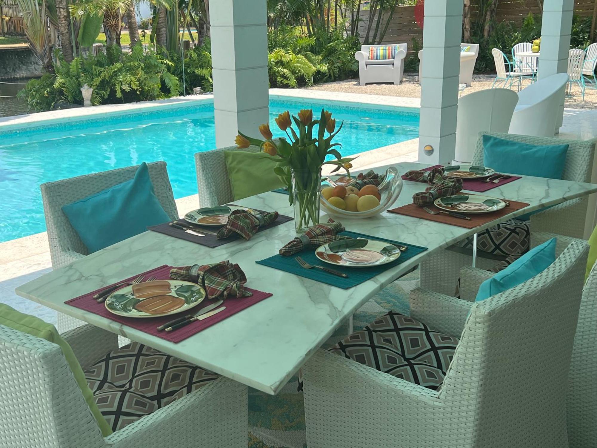 New! Waterfront Heated Pool, Fishing Pier, Designer Touches, 2mi To Holiday home *