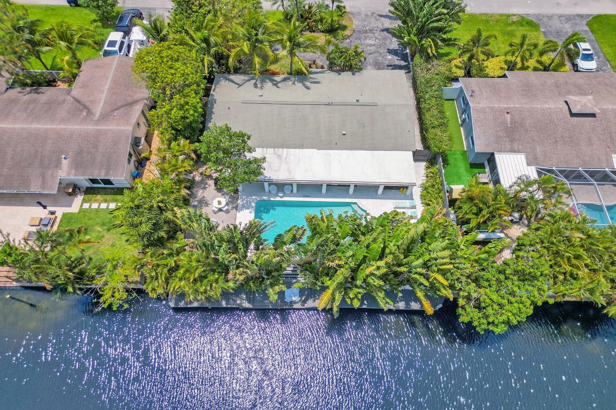 New! Waterfront Heated Pool, Fishing Pier, Designer Touches, 2mi To Holiday home *