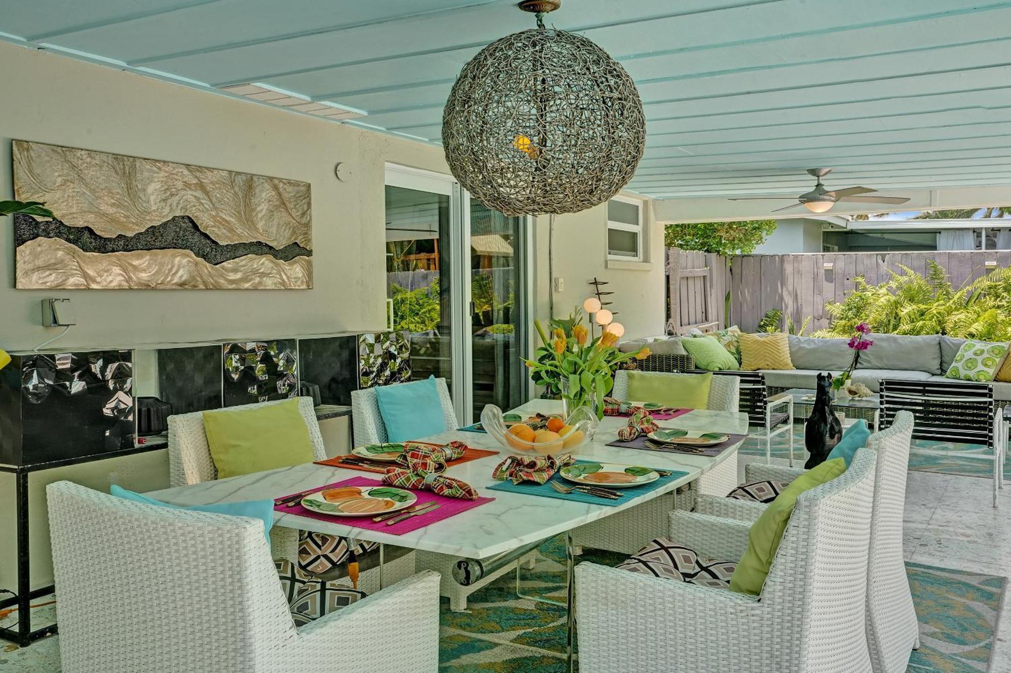Holiday home New! Waterfront Heated Pool, Fishing Pier, Designer Touches, 2mi To Fort Lauderdale