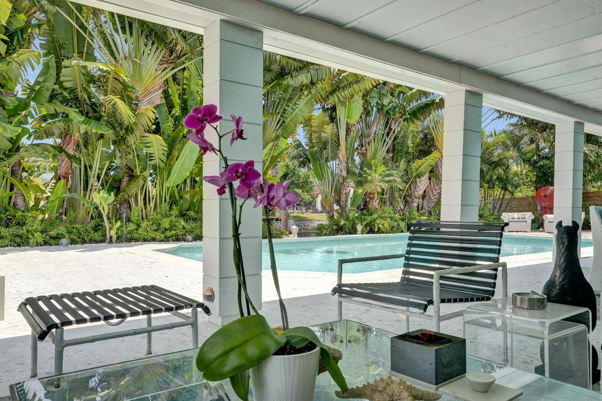 Holiday home New! Waterfront Heated Pool, Fishing Pier, Designer Touches, 2mi To *