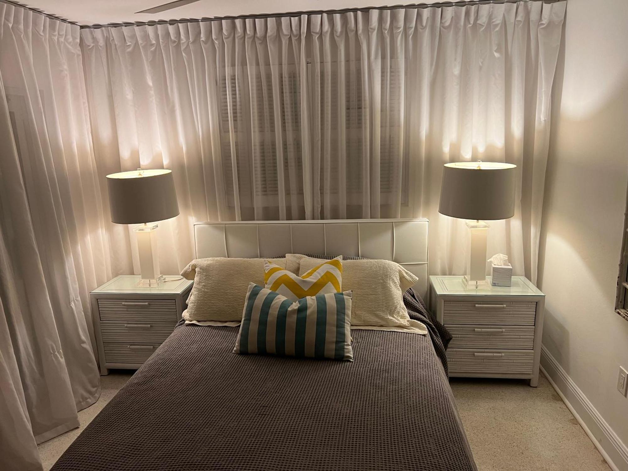 Holiday home New! Waterfront Heated Pool, Fishing Pier, Designer Touches, 2mi To Fort Lauderdale