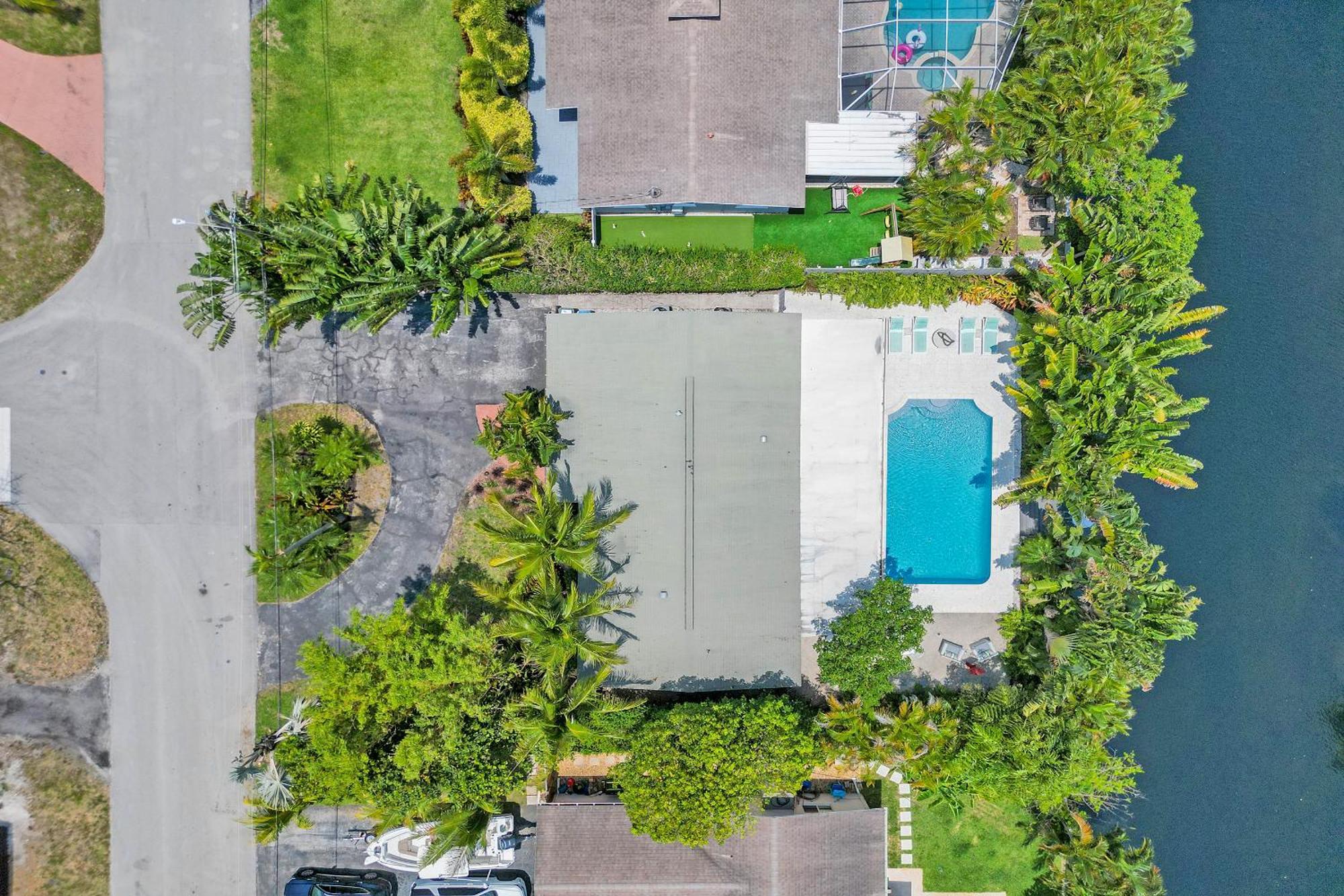 New! Waterfront Heated Pool, Fishing Pier, Designer Touches, 2mi To Holiday home Fort Lauderdale