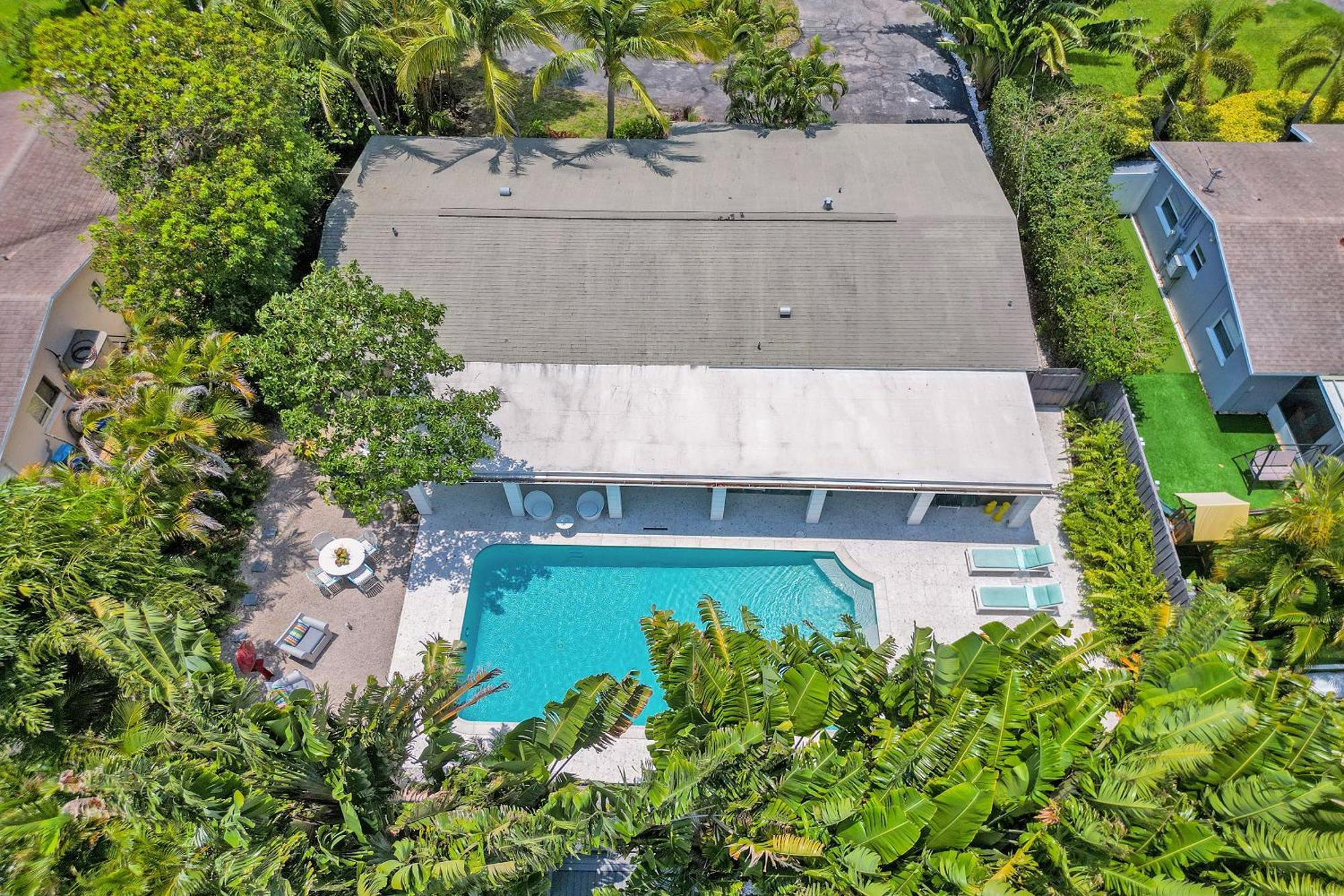 Holiday home New! Waterfront Heated Pool, Fishing Pier, Designer Touches, 2mi To Fort Lauderdale
