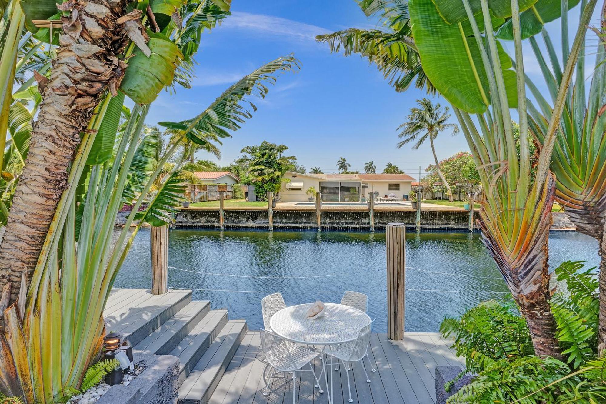 New! Waterfront Heated Pool, Fishing Pier, Designer Touches, 2mi To