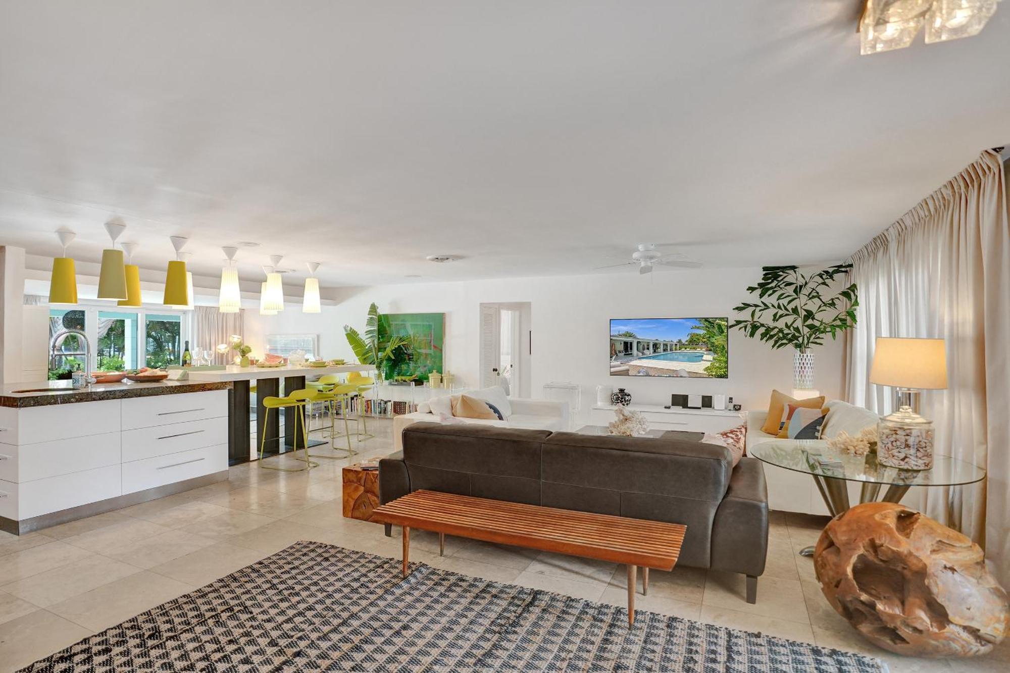 Holiday home New! Waterfront Heated Pool, Fishing Pier, Designer Touches, 2mi To Fort Lauderdale