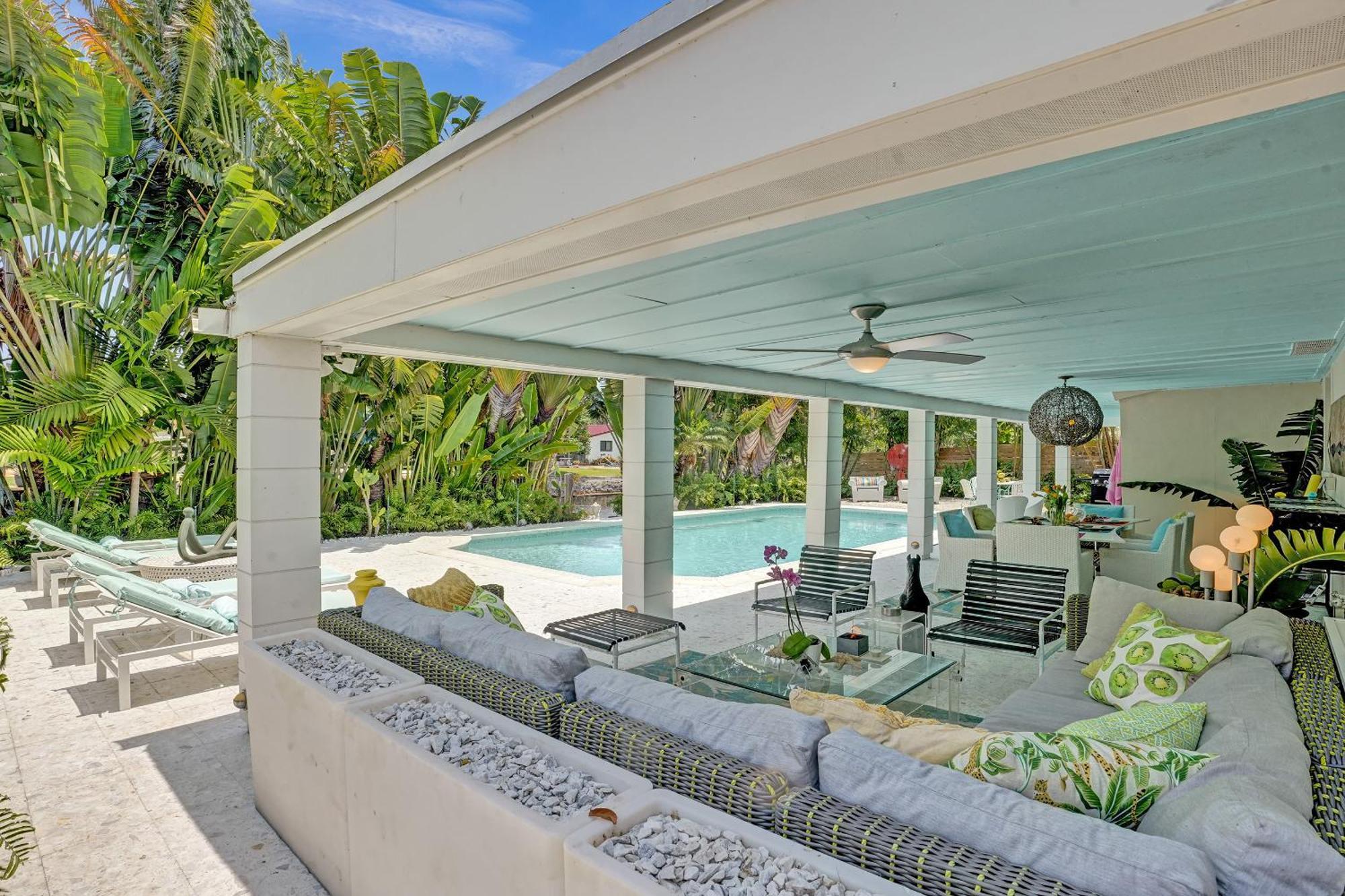 New! Waterfront Heated Pool, Fishing Pier, Designer Touches, 2mi To Holiday home