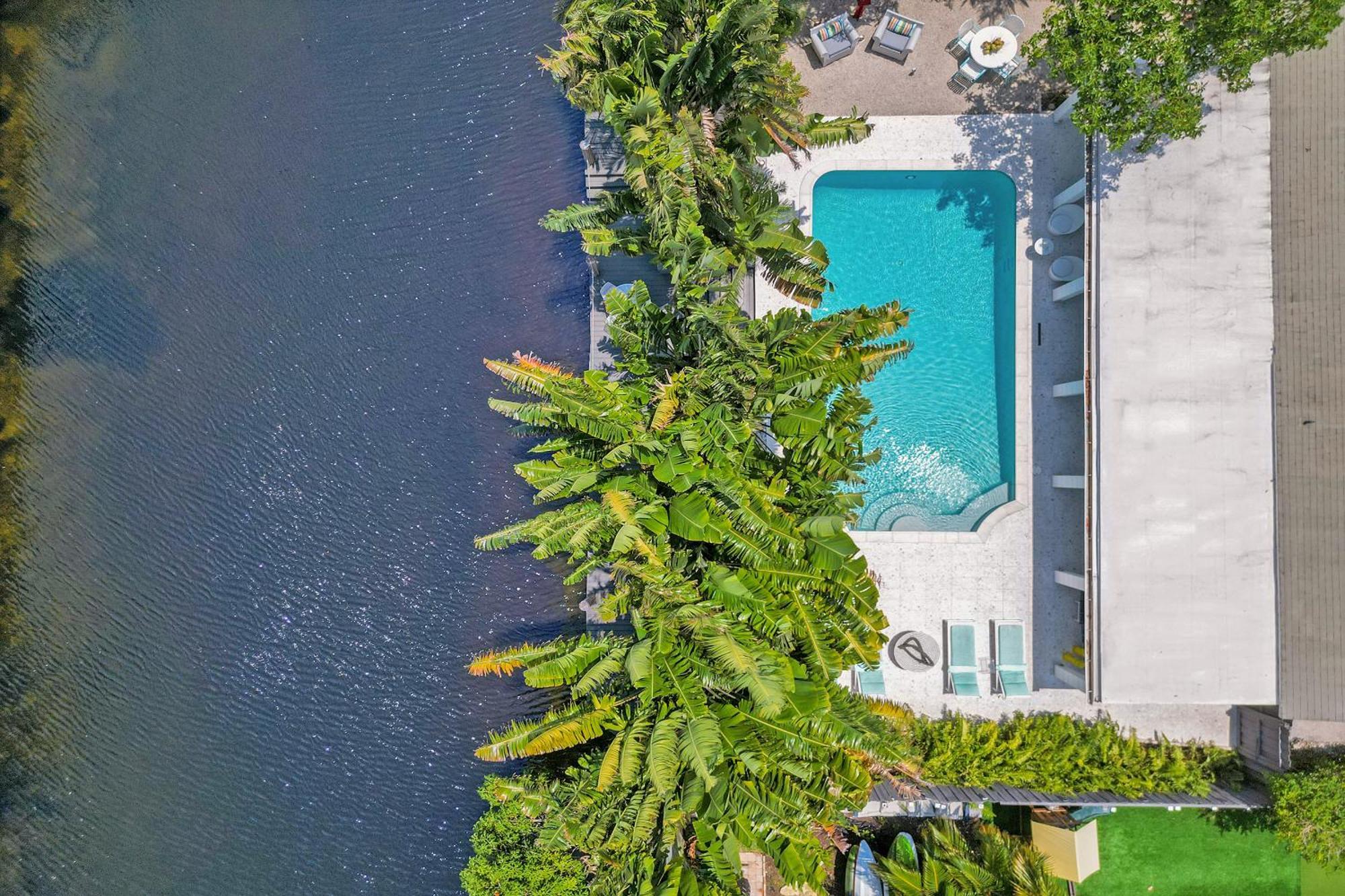 Holiday home New! Waterfront Heated Pool, Fishing Pier, Designer Touches, 2mi To Fort Lauderdale