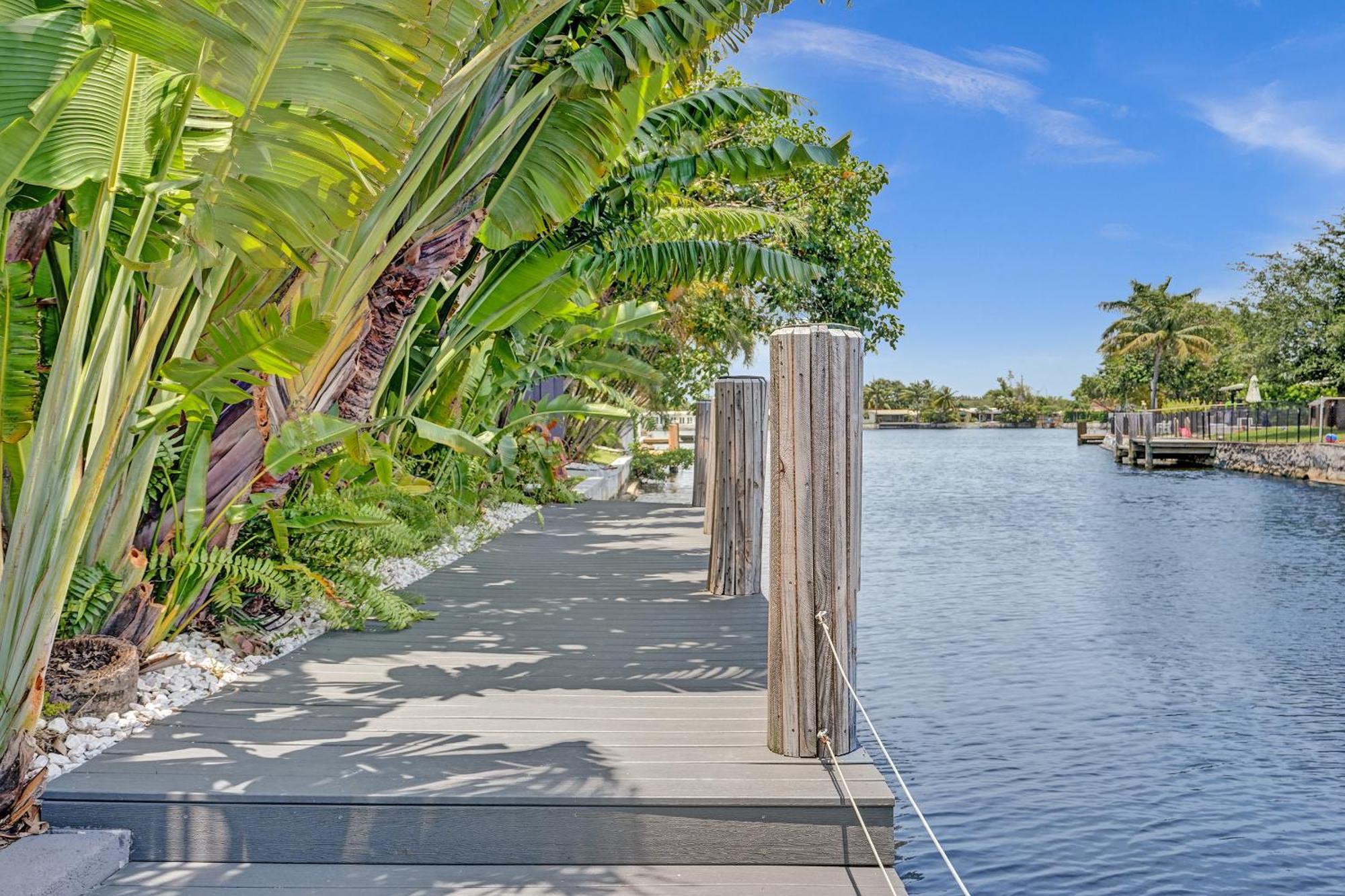 New! Waterfront Heated Pool, Fishing Pier, Designer Touches, 2mi To *