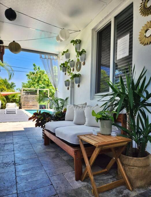 Private Paradise With Lap Pool Close To The Center