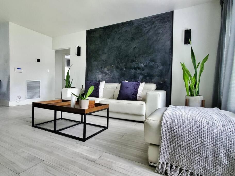 Private Paradise With Lap Pool Close To The Center Holiday home Fort Lauderdale