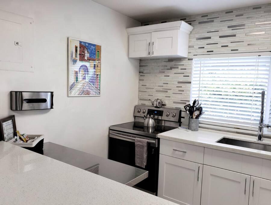 Private Paradise With Lap Pool Close To The Center Fort Lauderdale