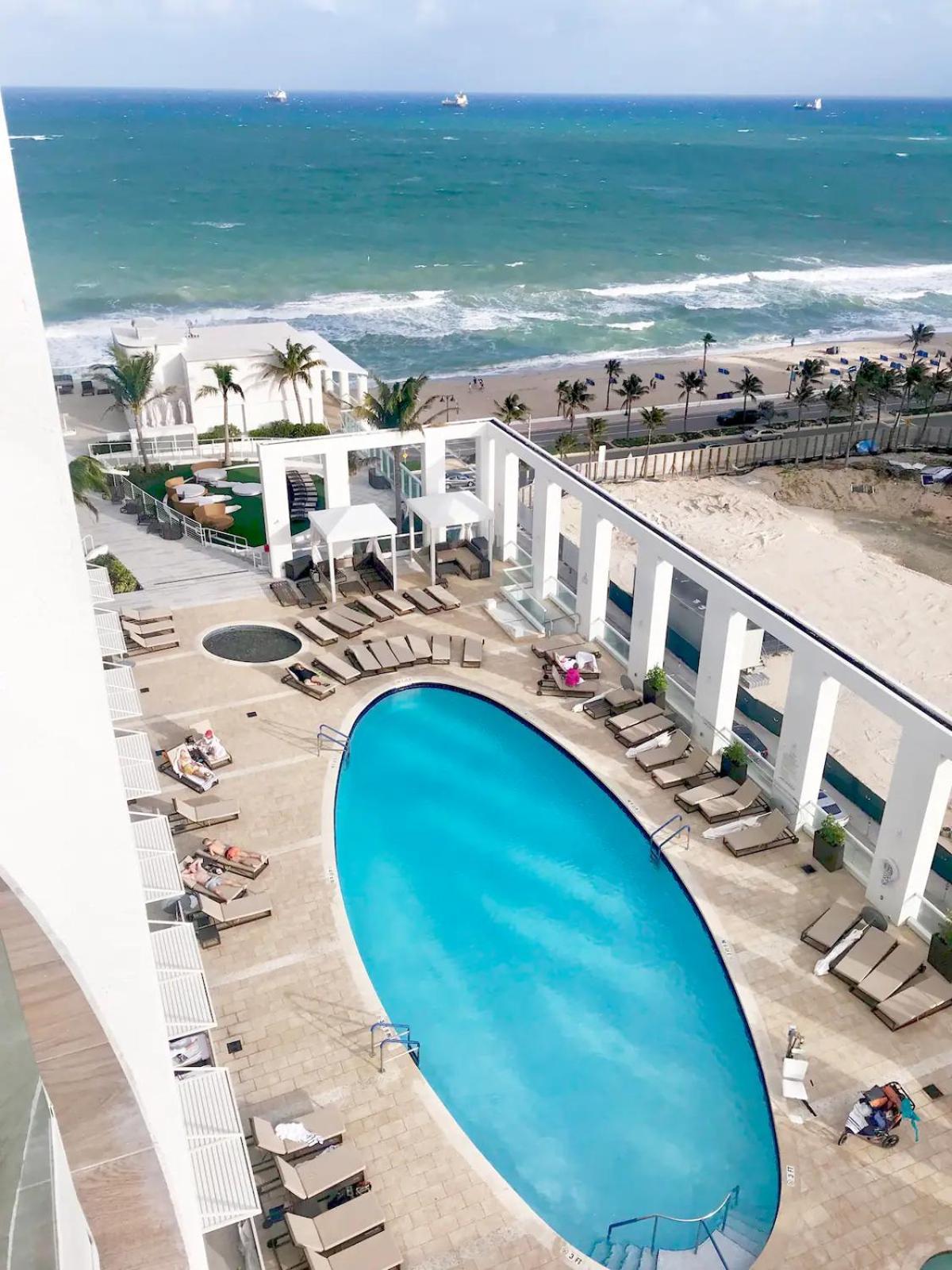 Chic Beachfront Bliss - Your Perfect 1 Bedroom Retreat! Apartment Fort Lauderdale