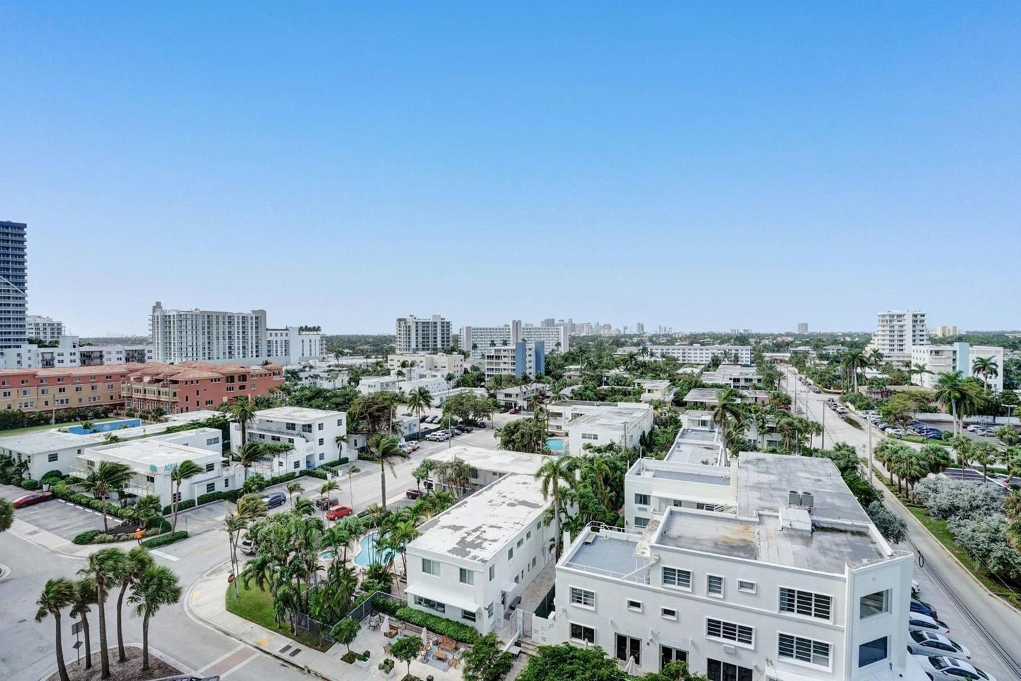 Apartment Chic Beachfront Bliss - Your Perfect 1 Bedroom Retreat! *