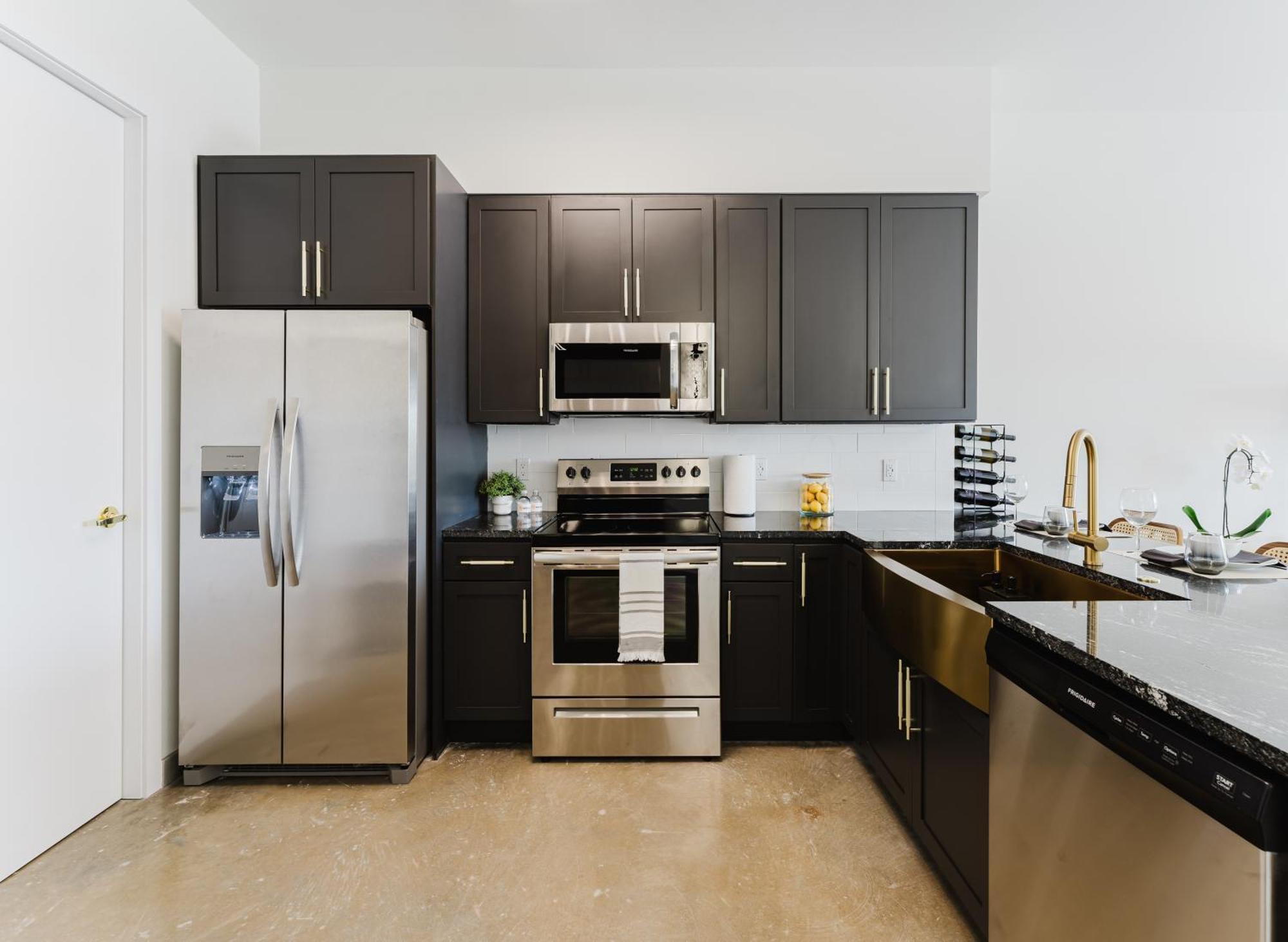 Ultra Luxe In Prime Location Apartment