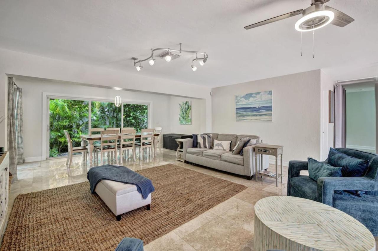 Stylish 2br 3ba With Heated Pool Walkable *