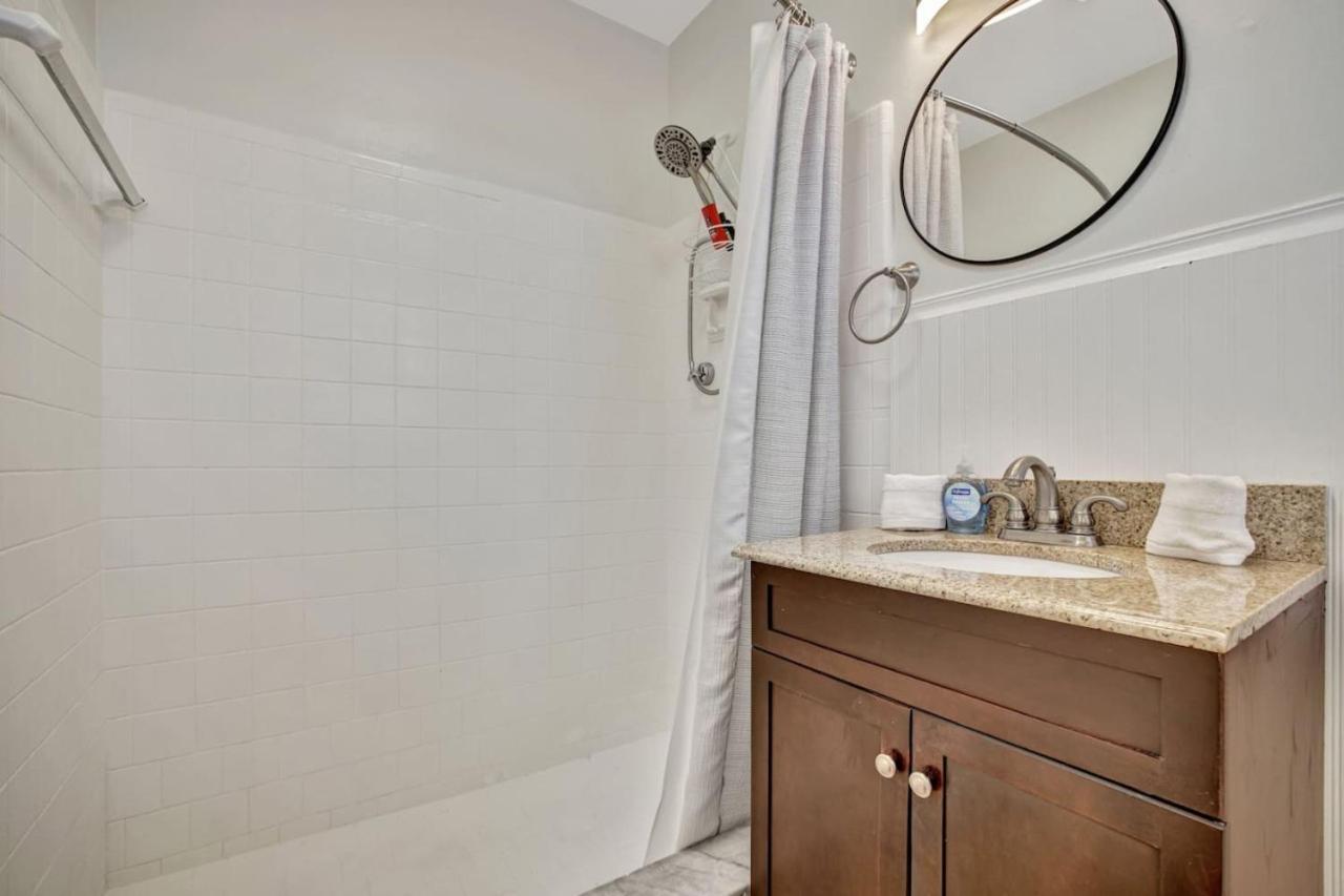 Holiday home Stylish 2br 3ba With Heated Pool Walkable