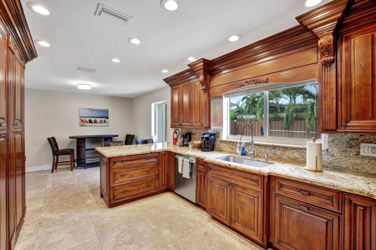 Stylish 2br 3ba With Heated Pool Walkable Holiday home Fort Lauderdale