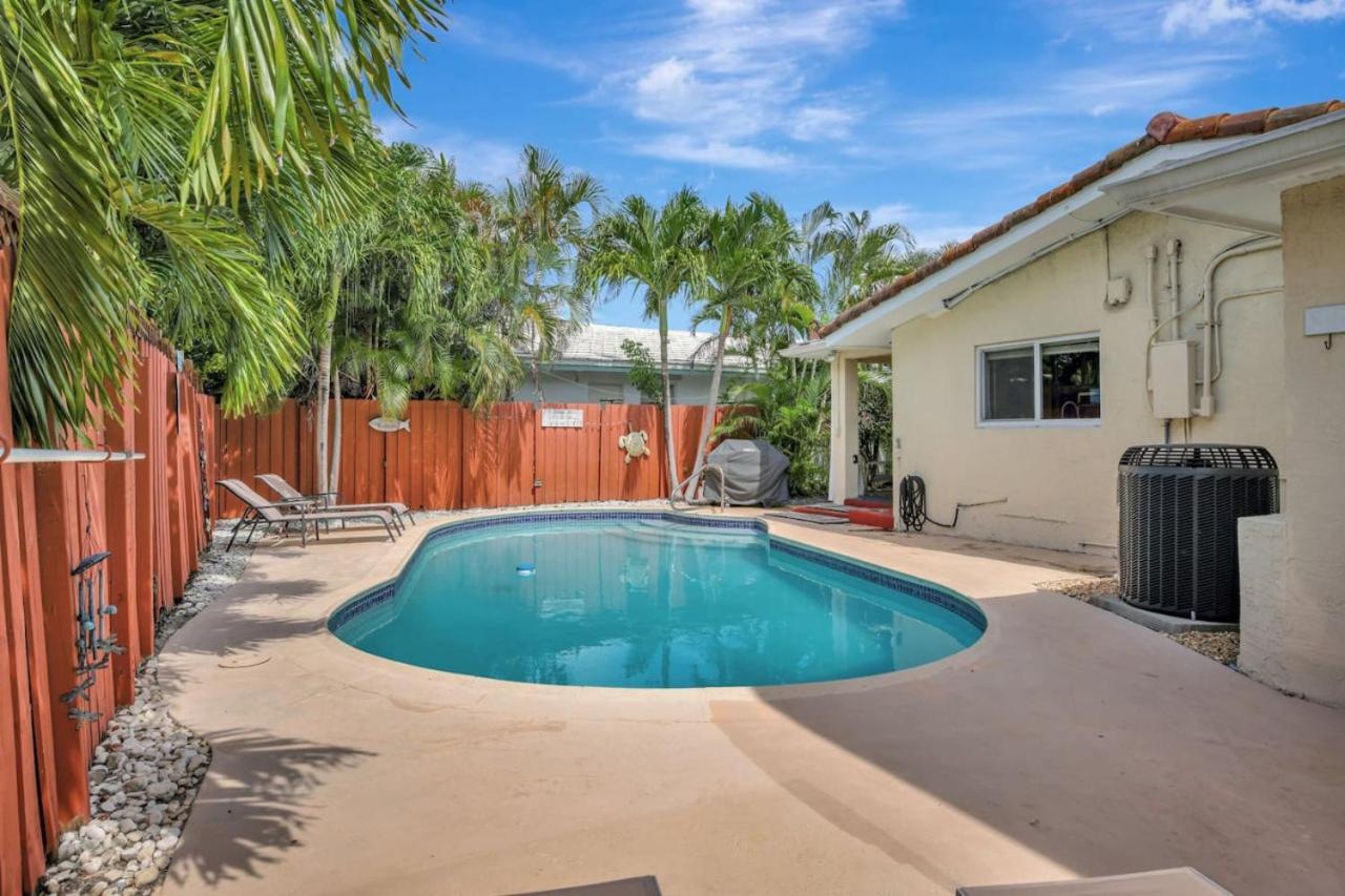 Stylish 2br 3ba With Heated Pool Walkable Holiday home *