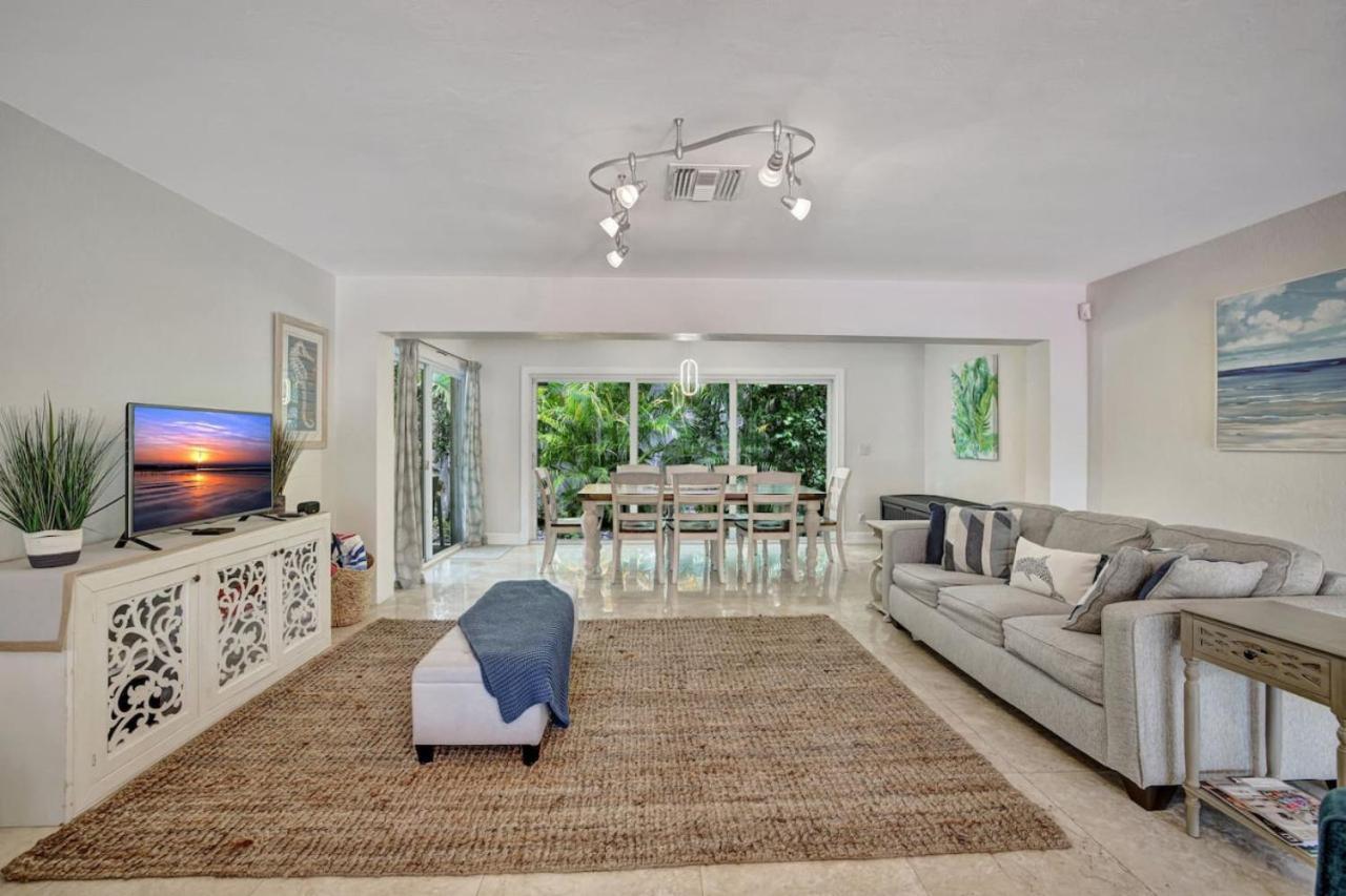 Stylish 2br 3ba With Heated Pool Walkable