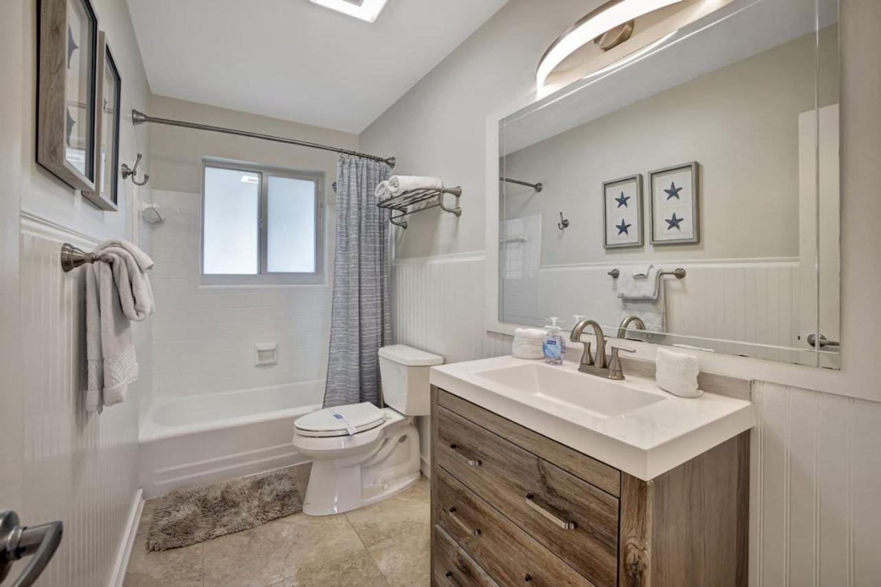 Holiday home Stylish 2br 3ba With Heated Pool Walkable