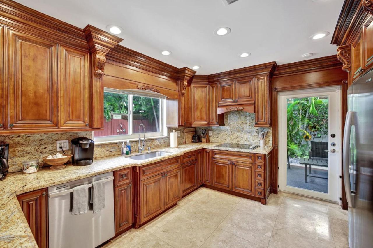 Holiday home Stylish 2br 3ba With Heated Pool Walkable *