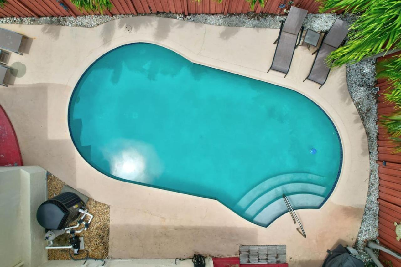 Stylish 2br 3ba With Heated Pool Walkable *