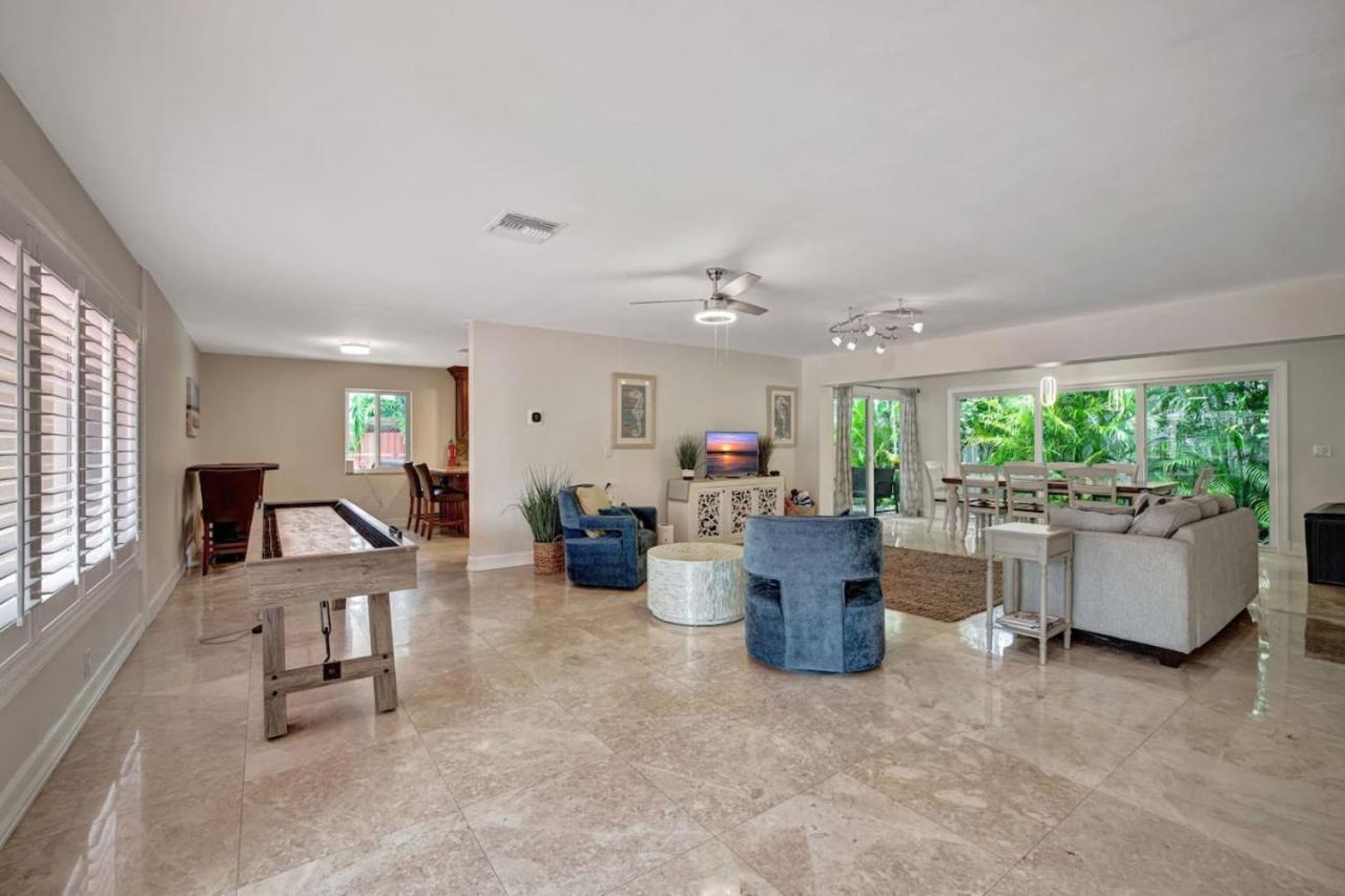 Stylish 2br 3ba With Heated Pool Walkable Holiday home *
