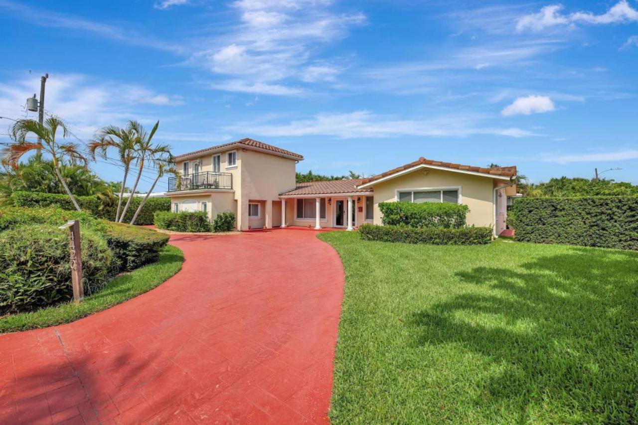 Stylish 2br 3ba With Heated Pool Walkable Holiday home Fort Lauderdale