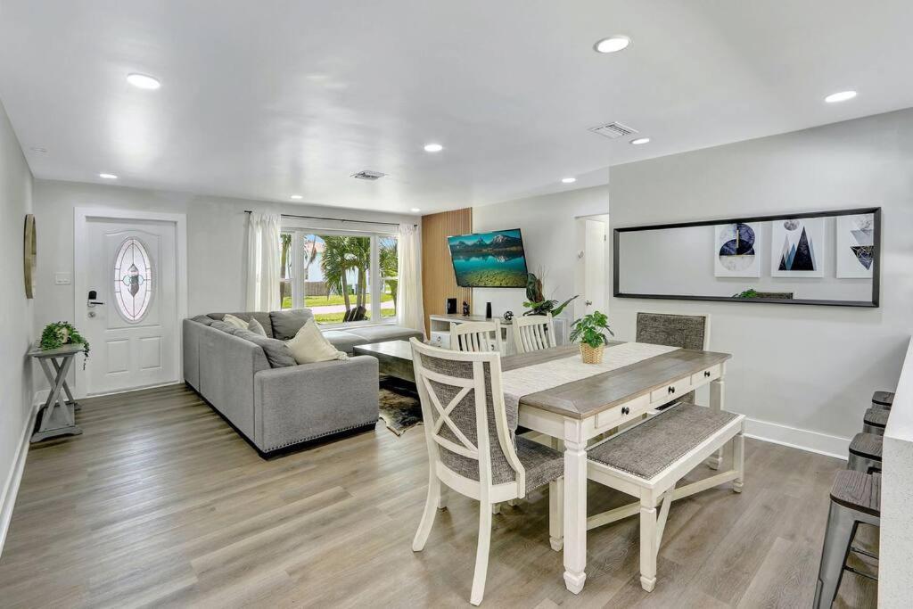 Holiday home 3br 2ba With Pool Near Nightlife And Beach!