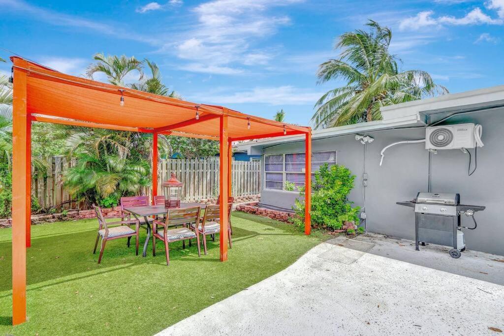 Holiday home 3br 2ba With Pool Near Nightlife And Beach!