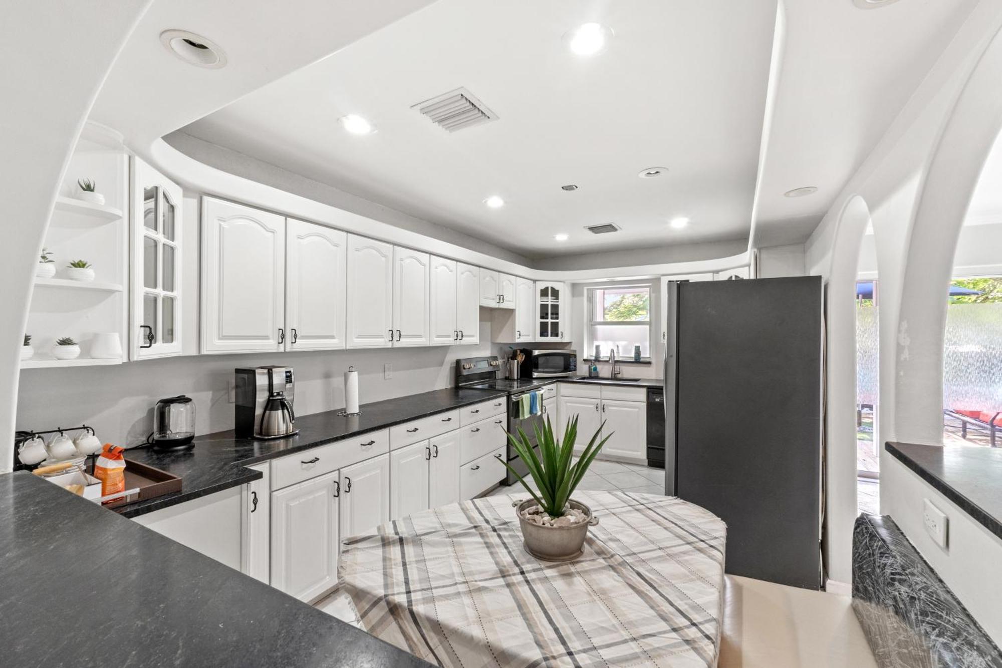Spacious 4br, 5 Min Chase Stadium, Pool & Jacuzzi Holiday home