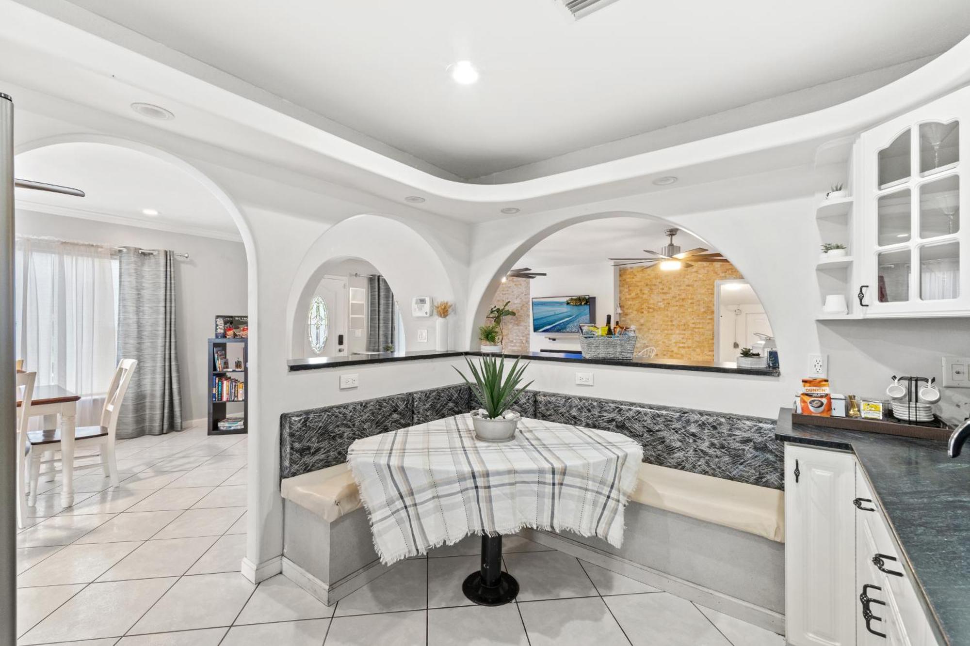 Spacious 4br, 5 Min Chase Stadium, Pool & Jacuzzi Holiday home Fort Lauderdale