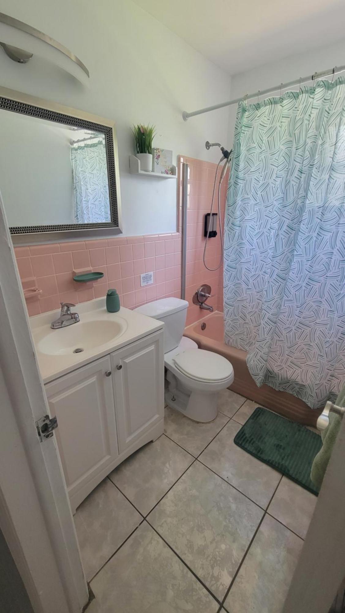 Holiday home Spacious 4br, 5 Min Chase Stadium, Pool & Jacuzzi Fort Lauderdale