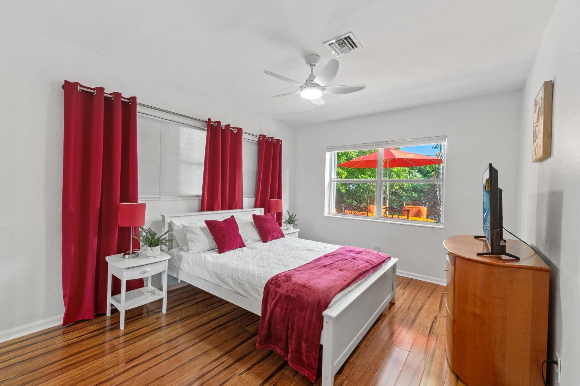 Spacious 4br, 5 Min Chase Stadium, Pool & Jacuzzi Holiday home *