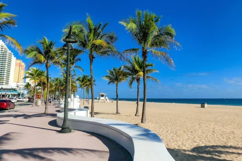 1 Block From The 2br 2ba Newly Renovated Fort Lauderdale