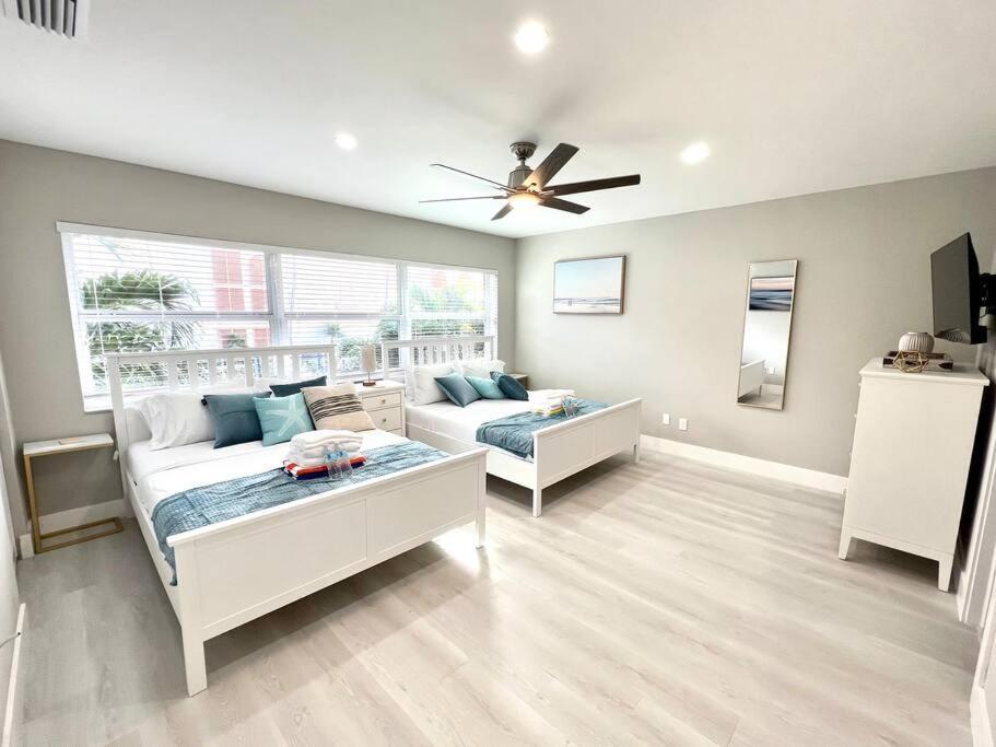 1 Block From The 2br 2ba Newly Renovated